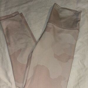 Aerie Offline White Camo Leggings Size M